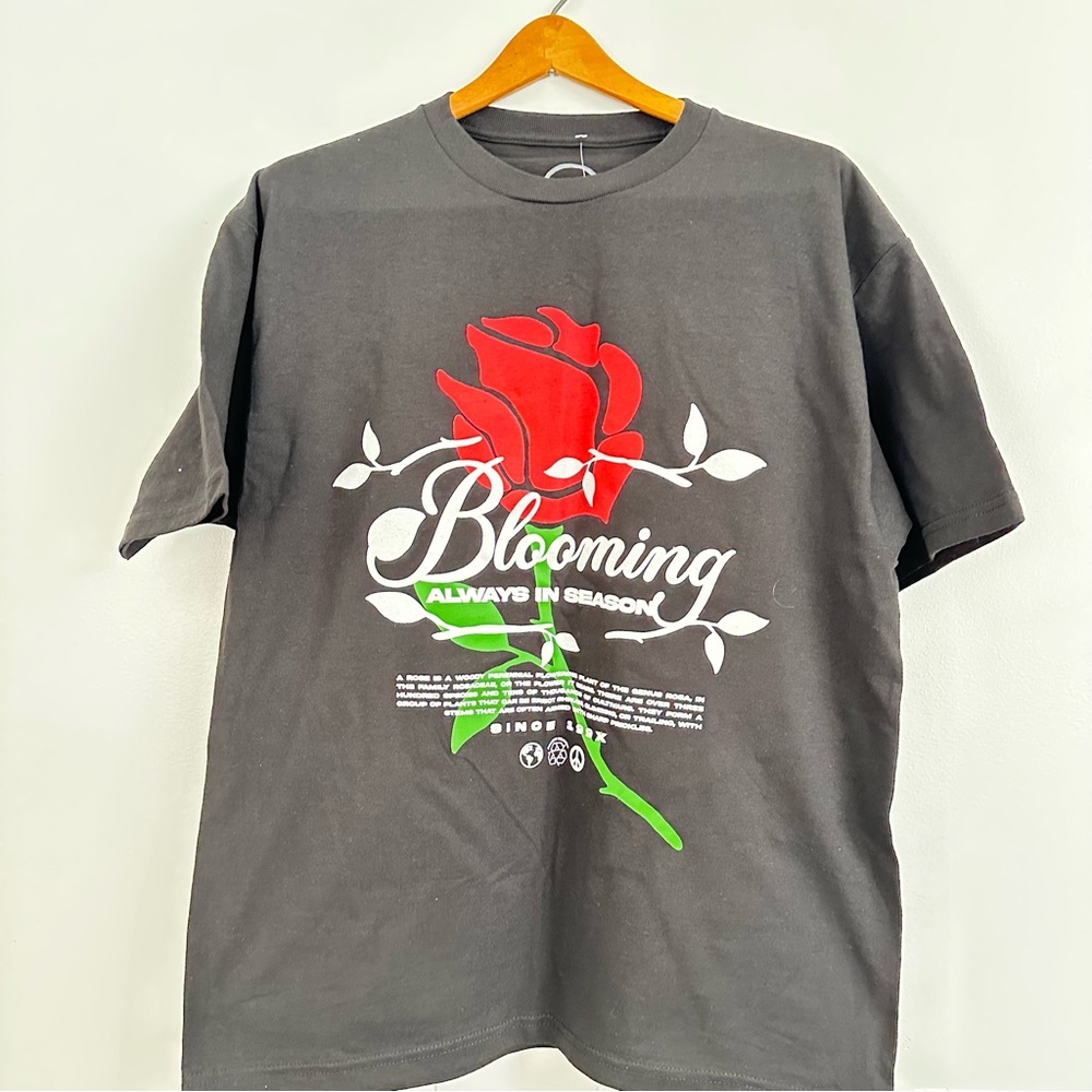 Blooming Red Rose Y2K Tee Soft Black Graphic Shirt Floral Grunge Streetwear M